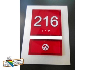 Cijfer-huisnummer in braille graveren